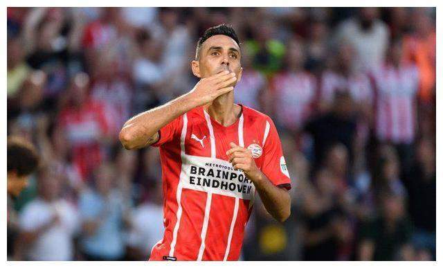 南宫体育-包含清晨埃因霍温调整名单以备欧联；战术微调环节打磨；目标明确；资深球员宣示担当的词条